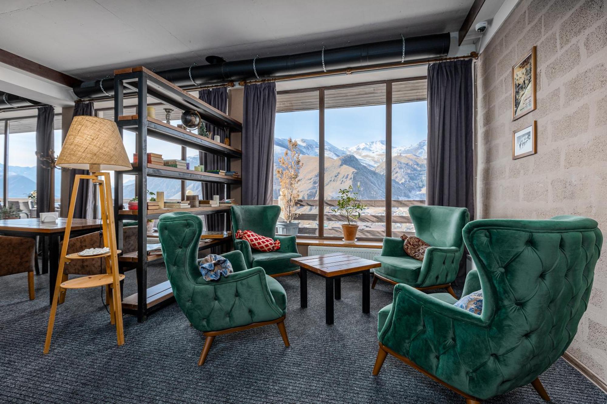 Alpine Lounge Boutique Hotel カズベギ エクステリア 写真