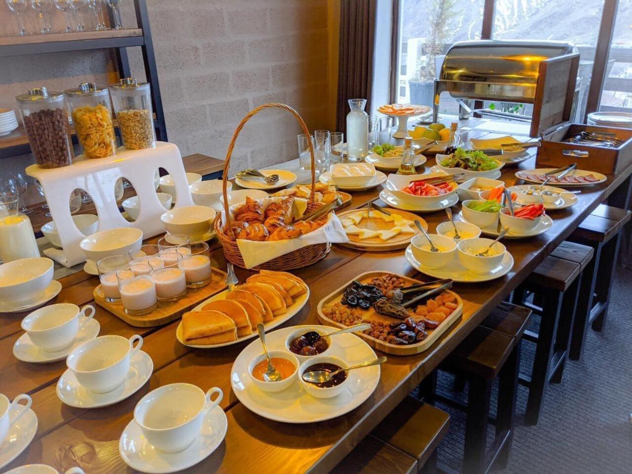 Alpine Lounge Boutique Hotel カズベギ エクステリア 写真