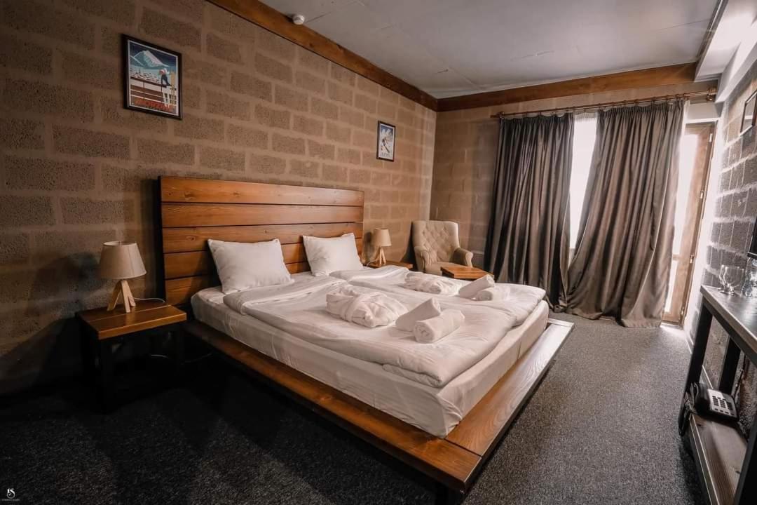 Alpine Lounge Boutique Hotel カズベギ エクステリア 写真
