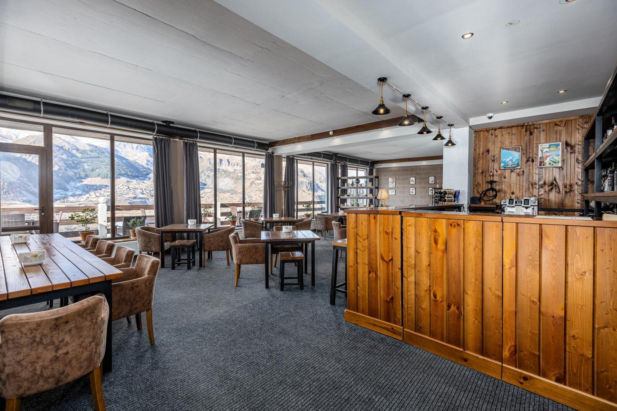 Alpine Lounge Boutique Hotel カズベギ エクステリア 写真