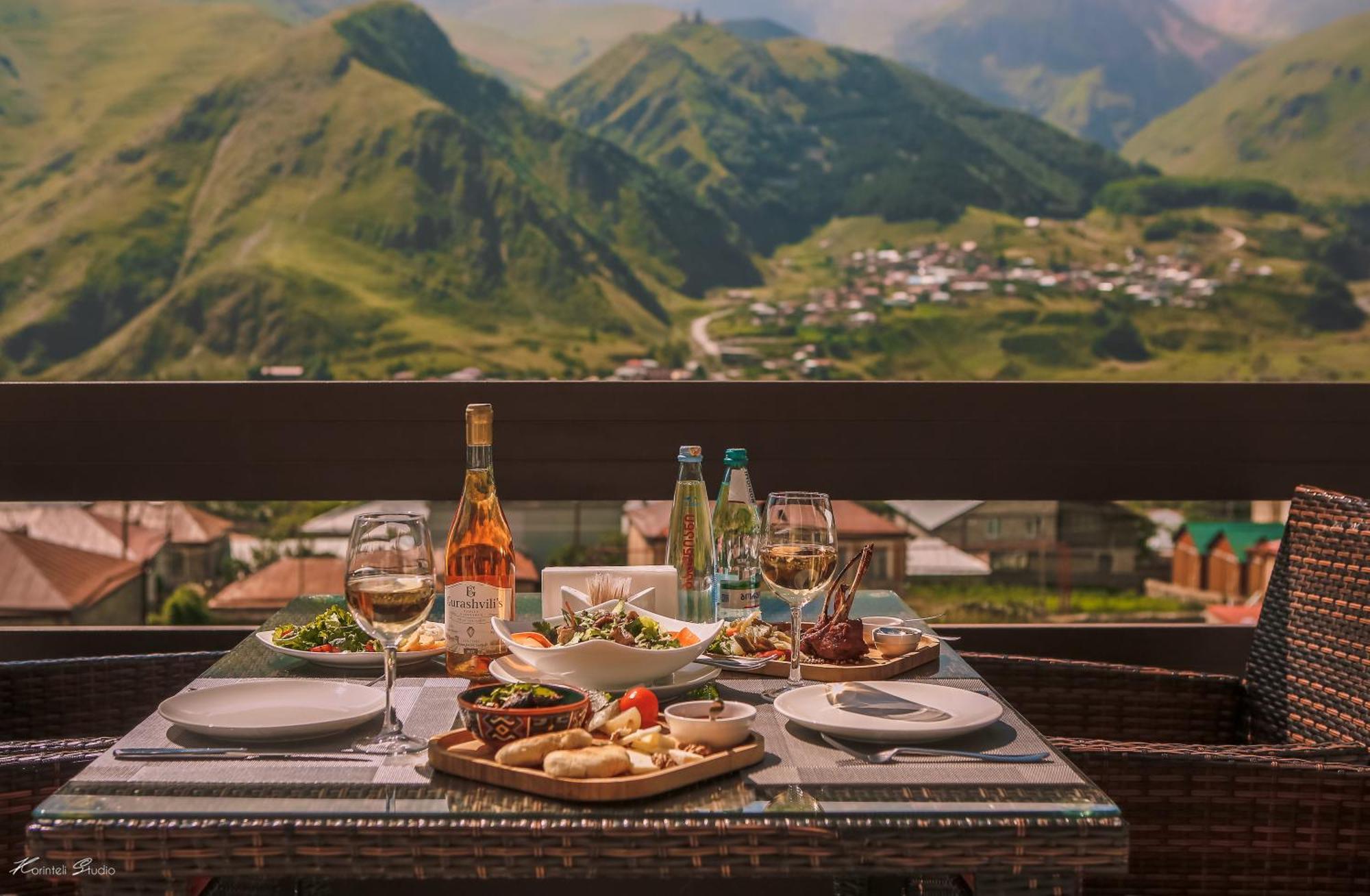 Alpine Lounge Boutique Hotel カズベギ エクステリア 写真