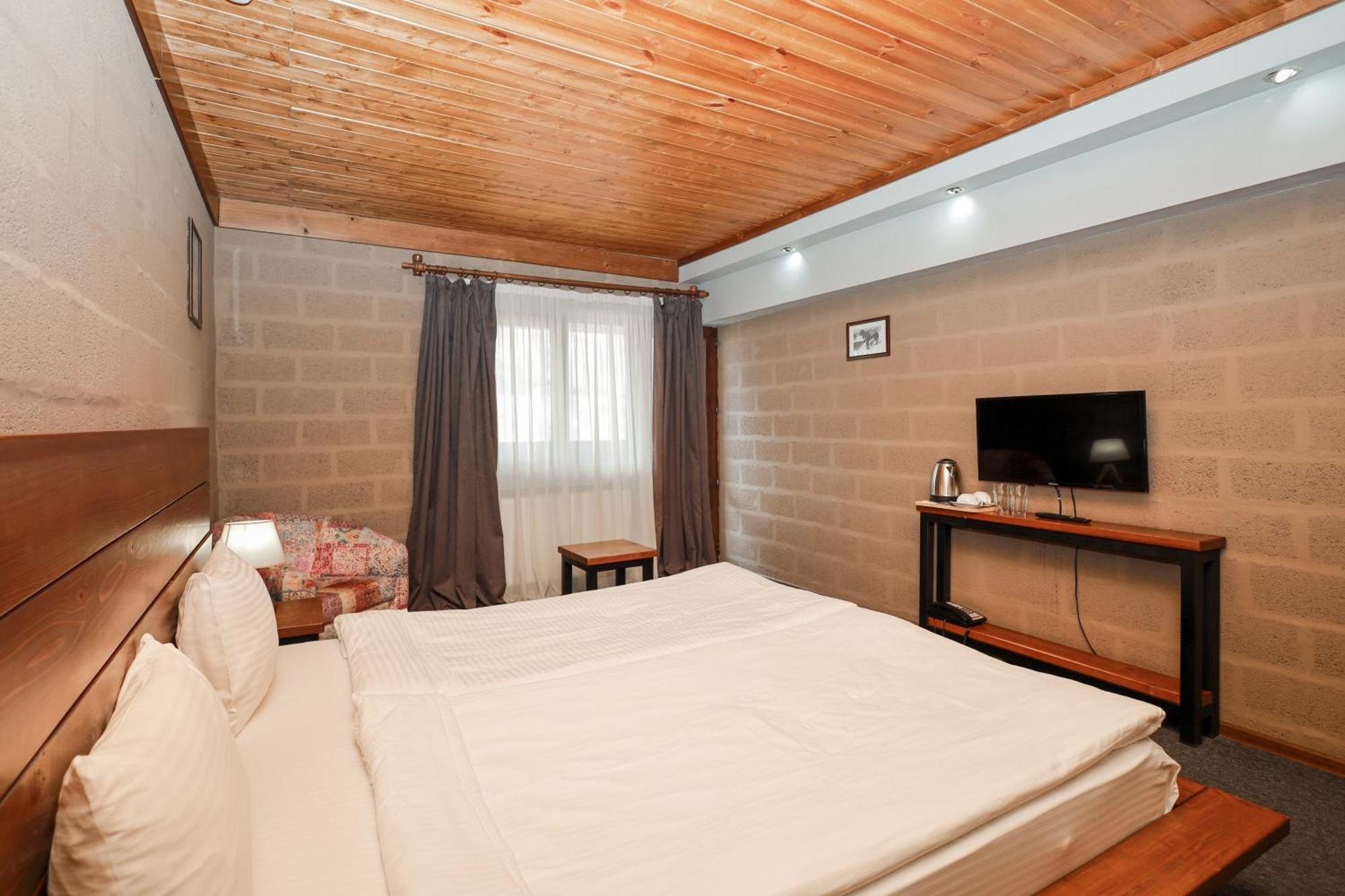 Alpine Lounge Boutique Hotel カズベギ エクステリア 写真